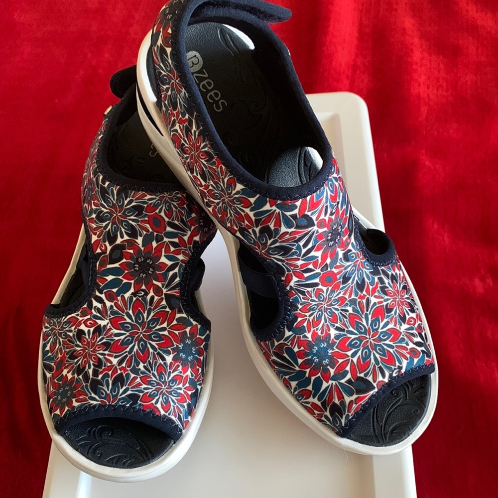 Women’s sandals